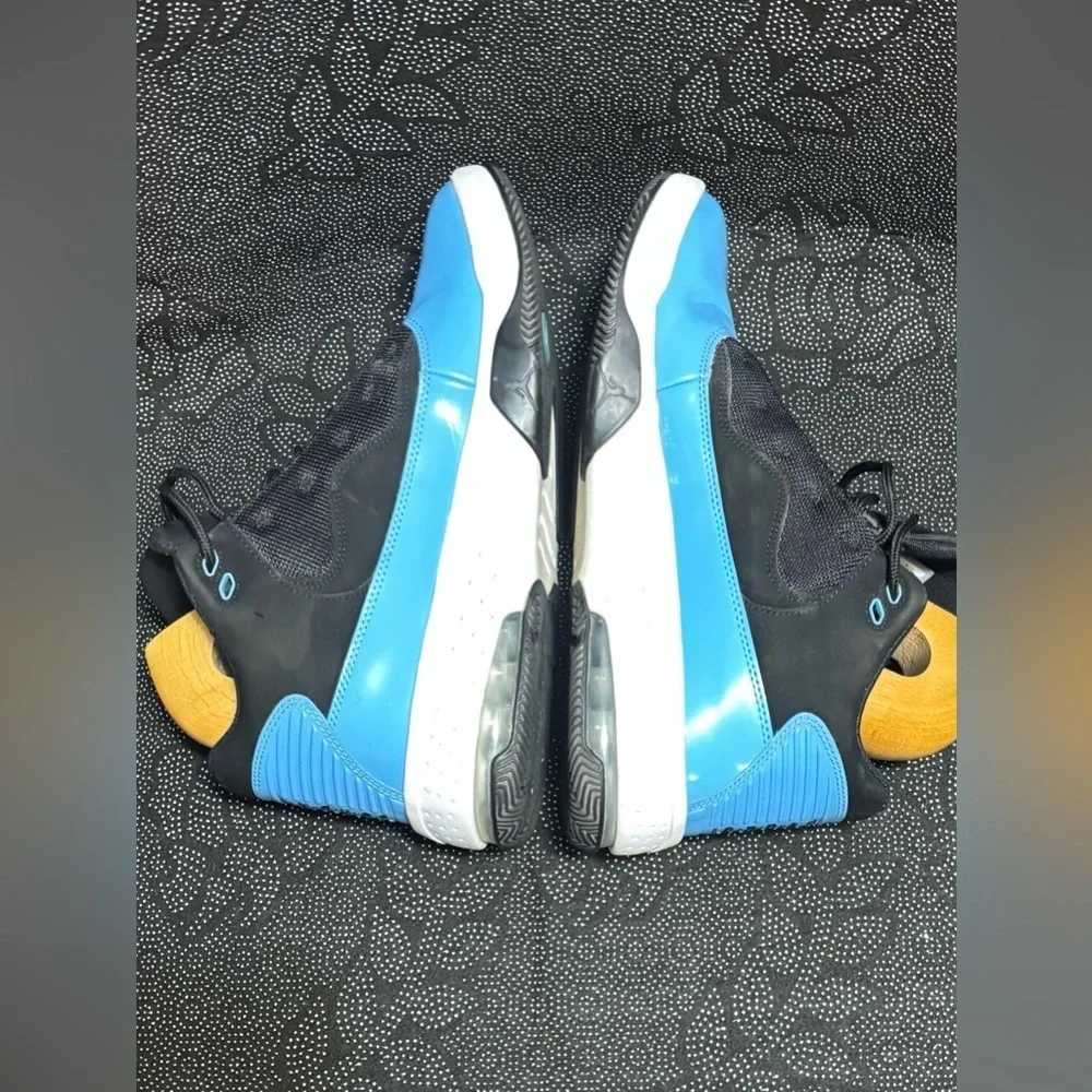 Air Jordan Max Aura 2 GS 'Black University Blue' Sneakers